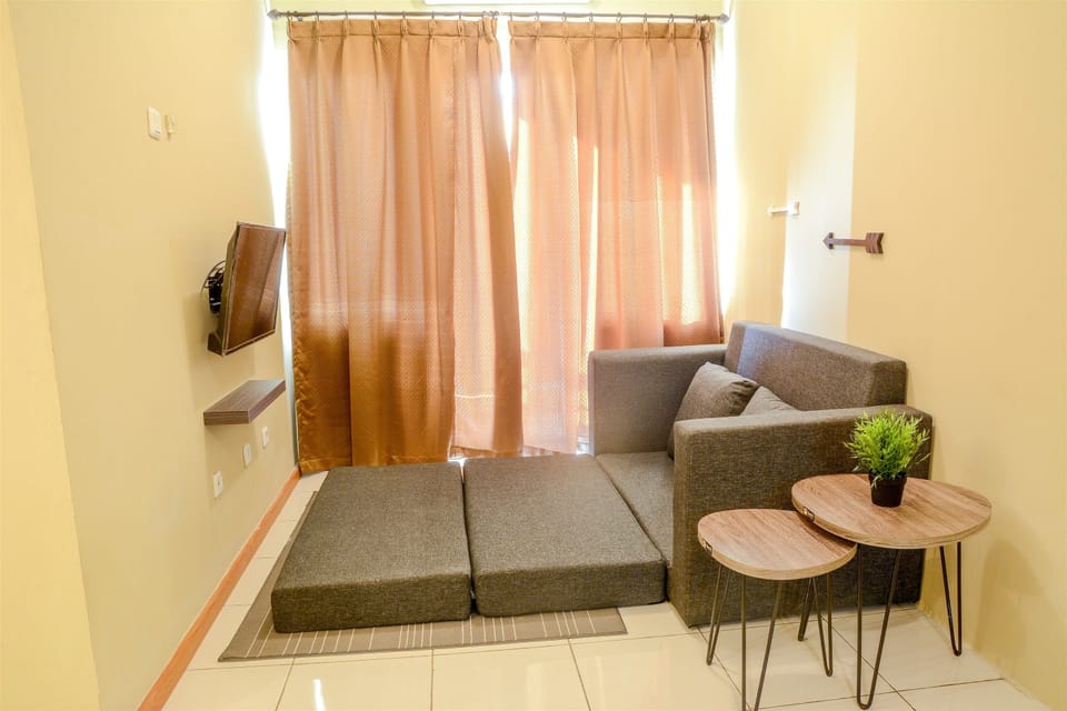 Standard Room | Living room | TV