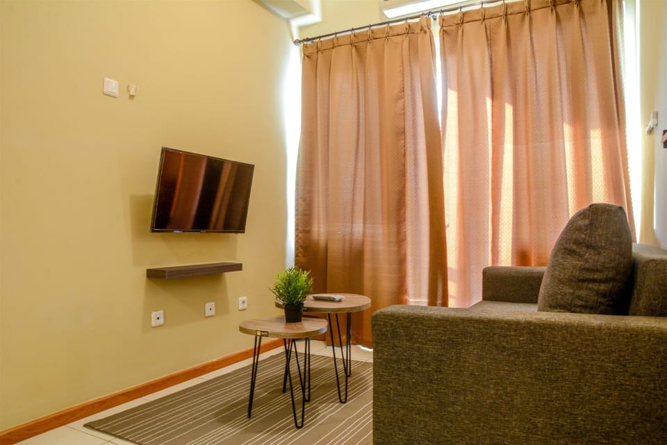 Standard Room | Living room | TV
