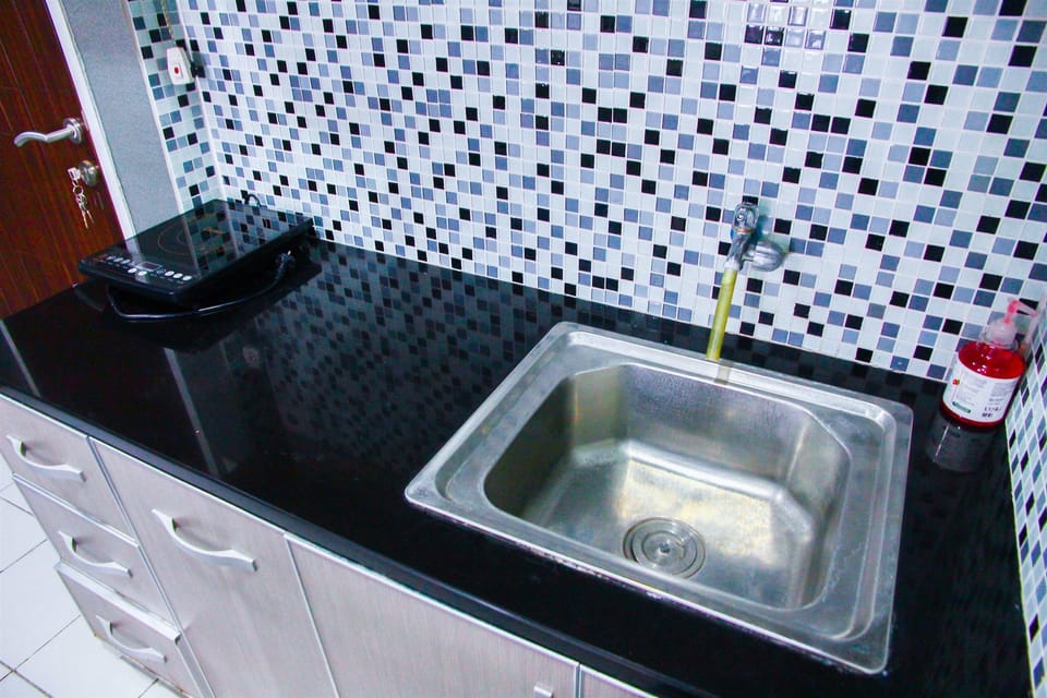 Room | Private kitchenette | Fridge, stovetop, electric kettle, rice cooker
