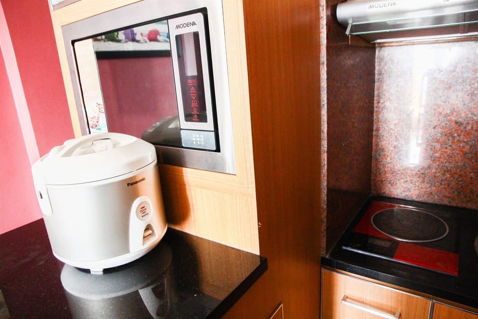 Room | Private kitchenette | Fridge, microwave, stovetop, rice cooker