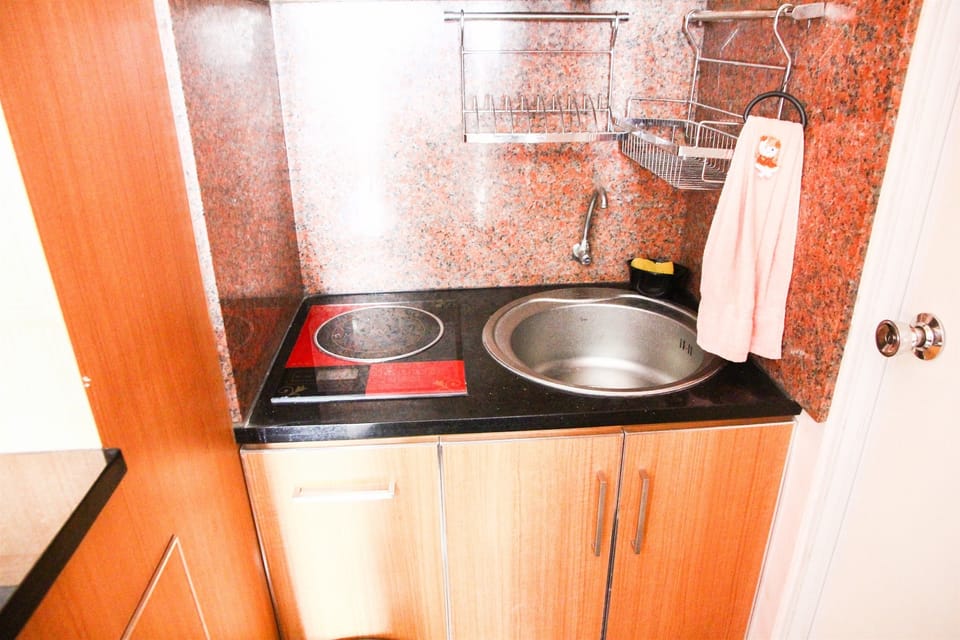 Room | Private kitchenette | Fridge, microwave, stovetop, rice cooker