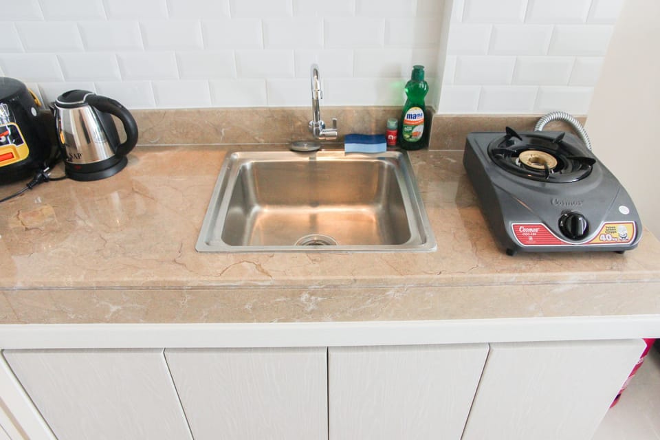 Room | Private kitchenette | Fridge, stovetop, rice cooker, cookware/dishes/utensils
