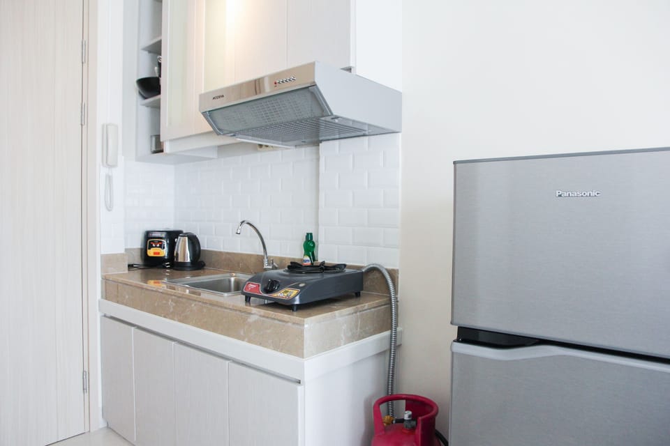 Room | Private kitchenette | Fridge, stovetop, rice cooker, cookware/dishes/utensils