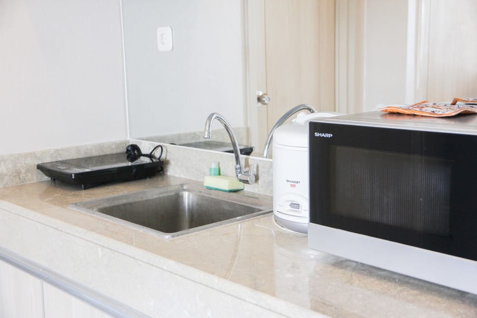 Room | Private kitchenette | Fridge, microwave, stovetop, rice cooker