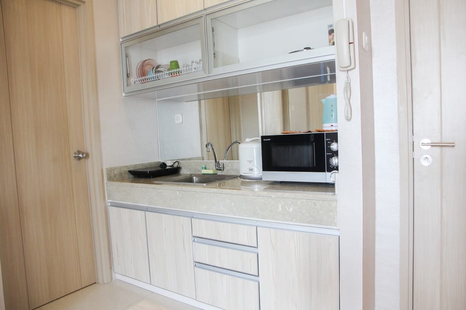 Room | Private kitchenette | Fridge, microwave, stovetop, rice cooker