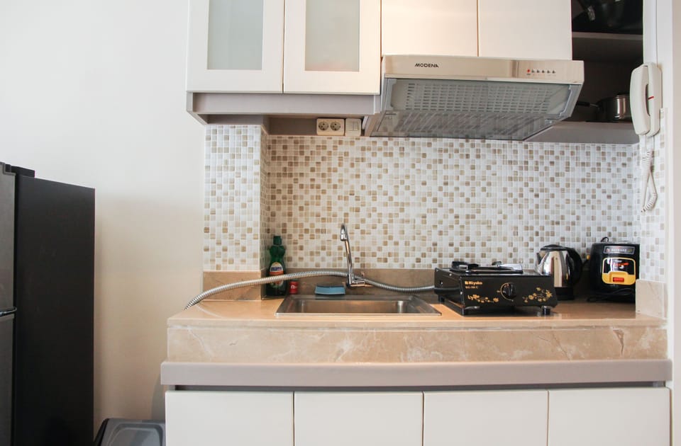Room | Private kitchenette | Fridge, stovetop, rice cooker, cookware/dishes/utensils