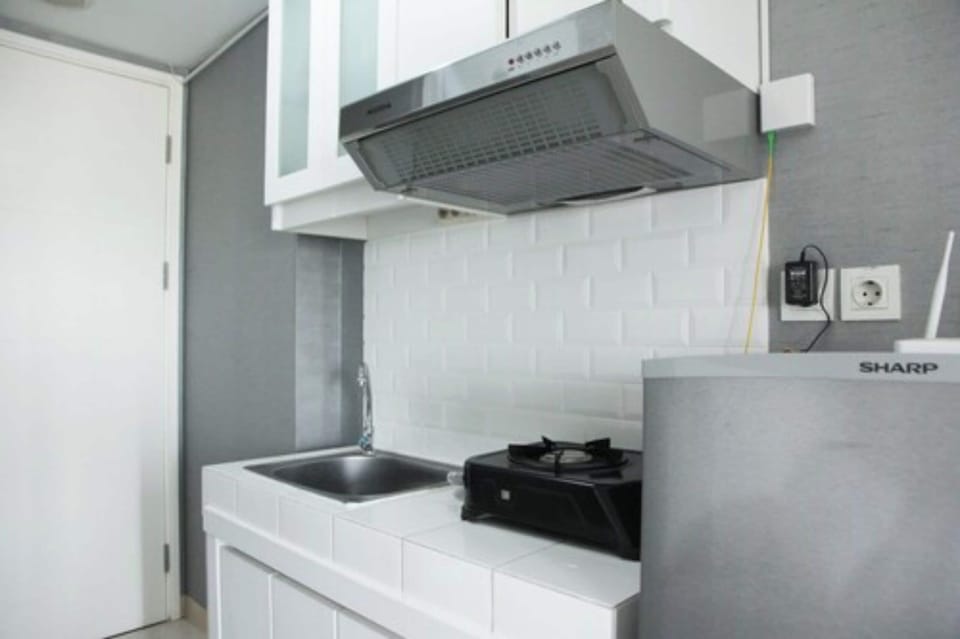 Room | Private kitchen | Fridge, stovetop, rice cooker, cookware/dishes/utensils