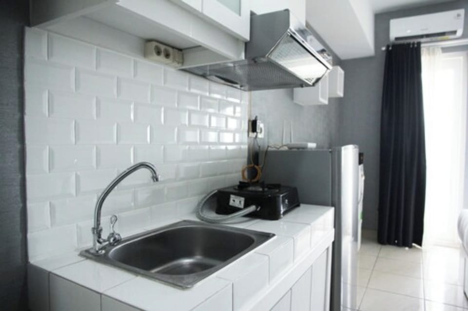 Room | Private kitchen | Fridge, stovetop, rice cooker, cookware/dishes/utensils