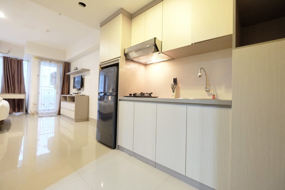 Room | Private kitchenette | Fridge, stovetop, rice cooker, cookware/dishes/utensils