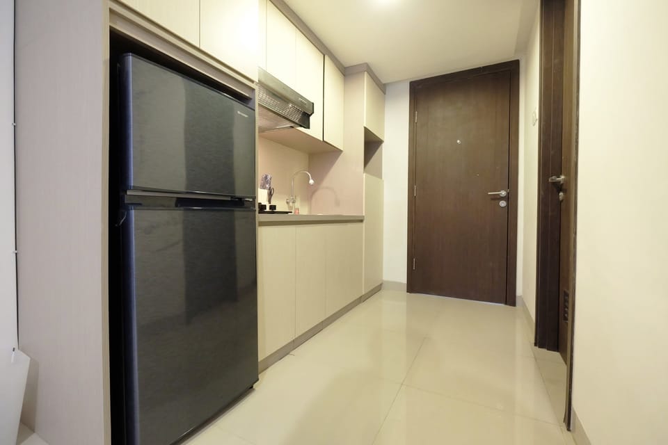Room | Private kitchenette | Fridge, stovetop, rice cooker, cookware/dishes/utensils