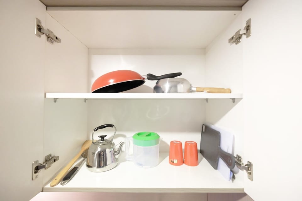 Room | Private kitchenette | Fridge, stovetop, rice cooker, cookware/dishes/utensils
