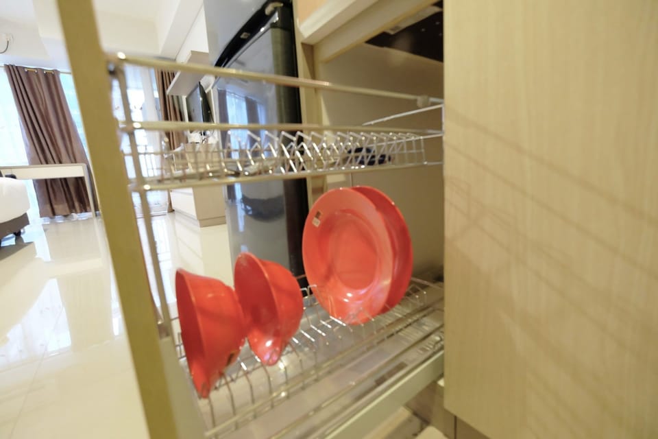 Room | Private kitchenette | Fridge, stovetop, rice cooker, cookware/dishes/utensils