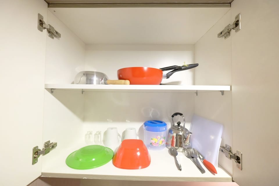 Room | Private kitchen | Fridge, stovetop, rice cooker, cookware/dishes/utensils