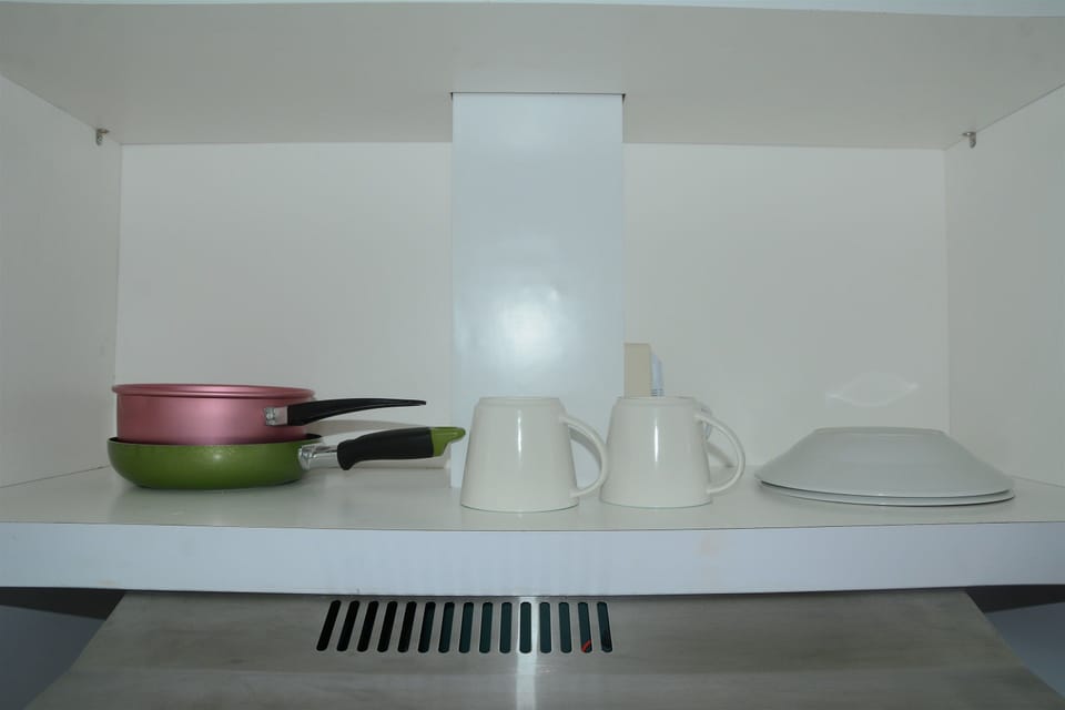 Room | Private kitchen | Fridge, stovetop, rice cooker, cookware/dishes/utensils
