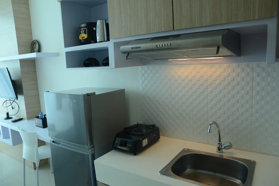 Room | Private kitchen | Fridge, stovetop, rice cooker, cookware/dishes/utensils