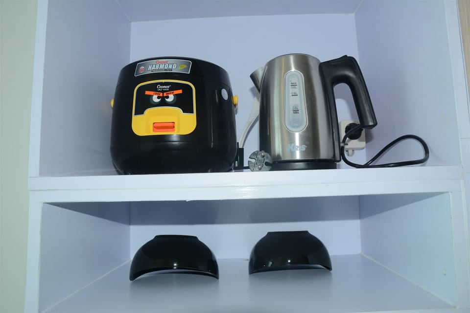 Room | Private kitchen | Fridge, stovetop, rice cooker, cookware/dishes/utensils