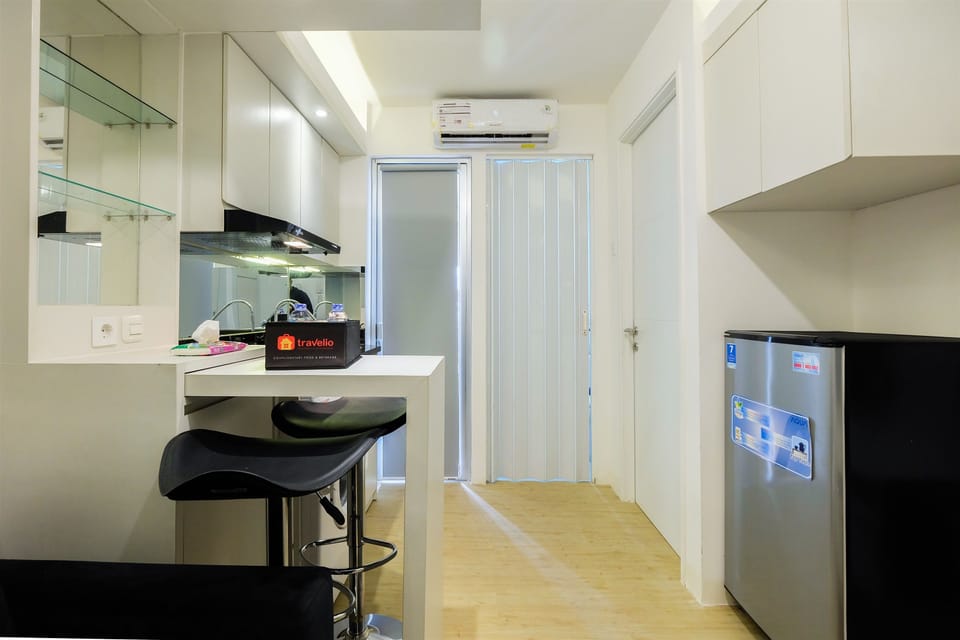 Room | Private kitchenette | Fridge, stovetop, rice cooker, cookware/dishes/utensils