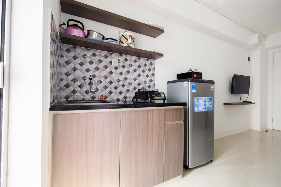Room | Private kitchenette | Fridge, stovetop, rice cooker, cookware/dishes/utensils