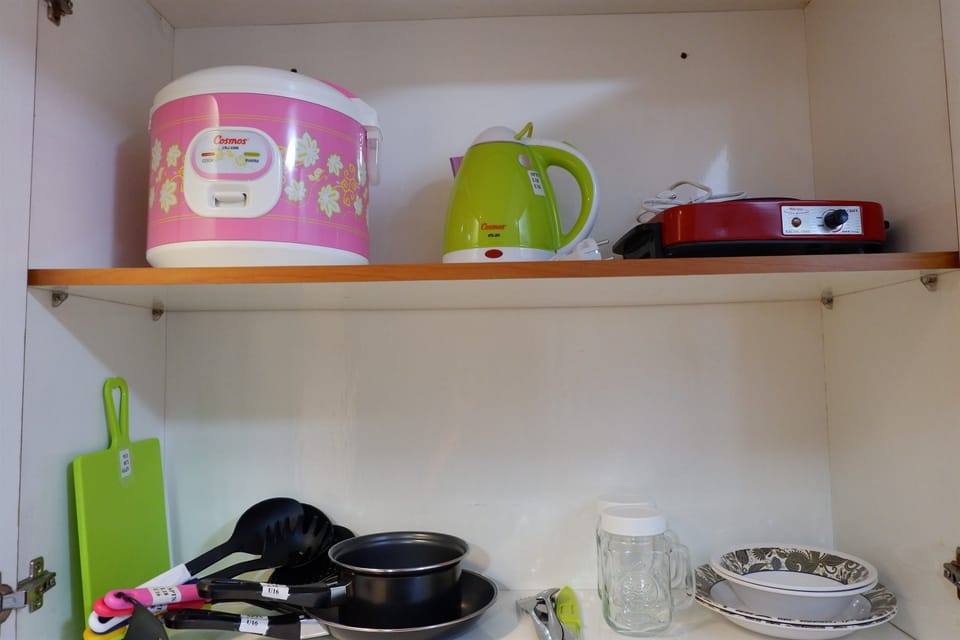 Room | Private kitchenette | Fridge, stovetop, electric kettle, rice cooker