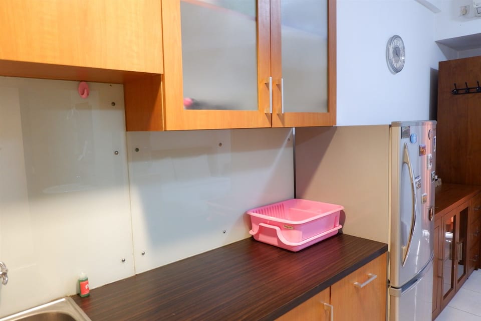 Room | Private kitchenette | Fridge, stovetop, electric kettle, rice cooker