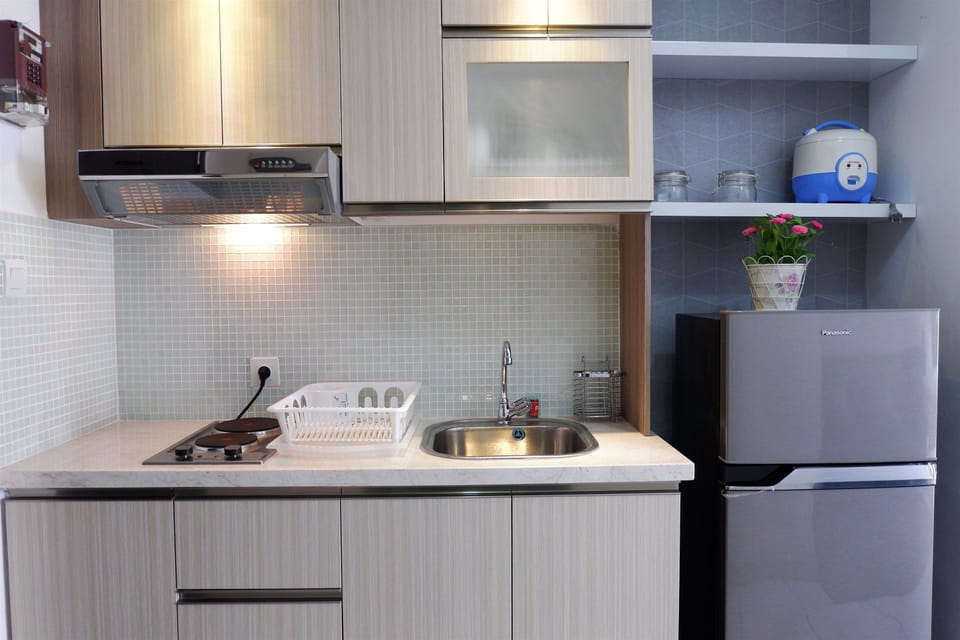 Room | Private kitchenette | Fridge, stovetop, electric kettle, rice cooker