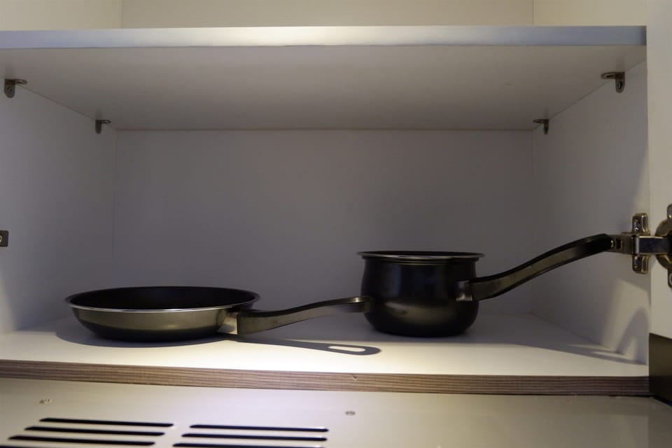 Room | Private kitchenette | Fridge, stovetop, electric kettle, rice cooker