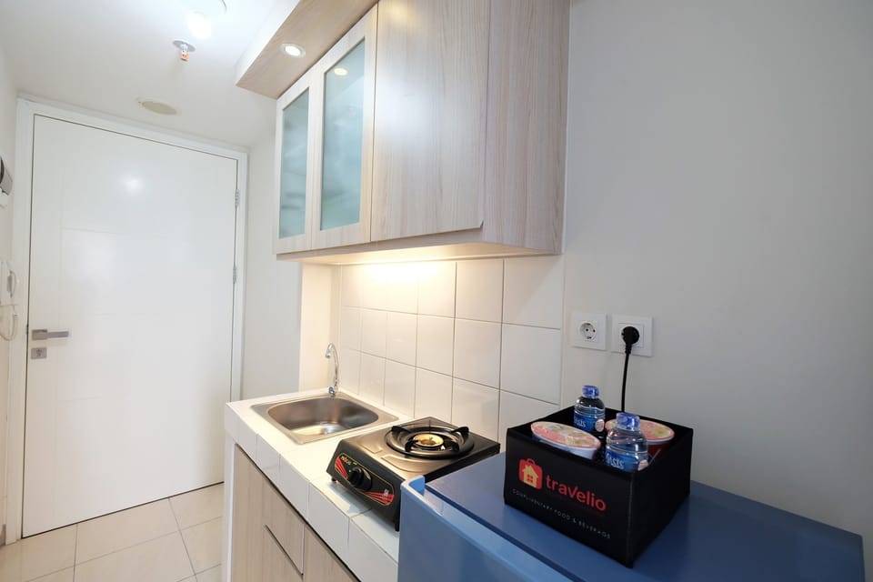 Room | Private kitchenette | Fridge, stovetop, electric kettle, rice cooker