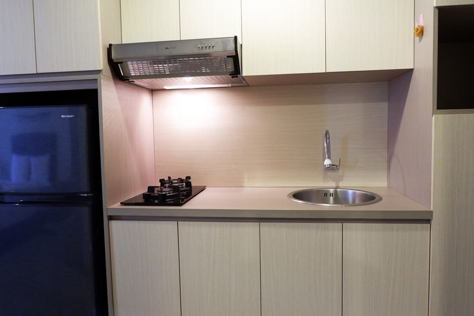 Room | Private kitchenette | Fridge, stovetop, rice cooker, cookware/dishes/utensils