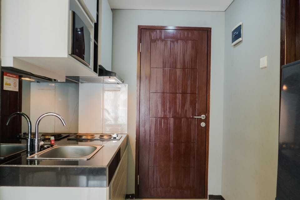 Room | Private kitchenette | Fridge, microwave, stovetop, electric kettle