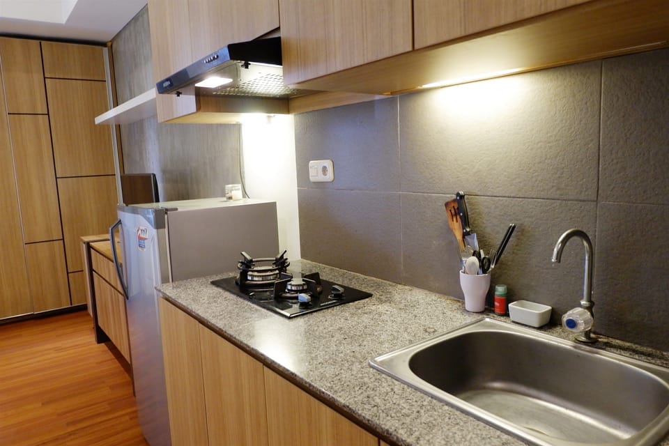 Room | Private kitchenette | Fridge, stovetop, rice cooker, cookware/dishes/utensils