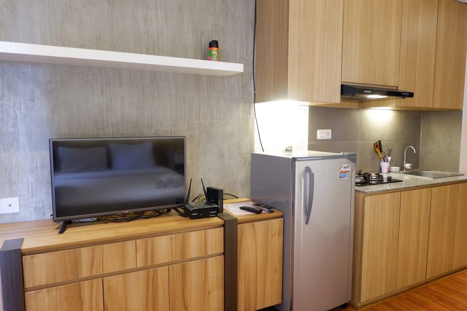 Room | Private kitchenette | Fridge, stovetop, rice cooker, cookware/dishes/utensils