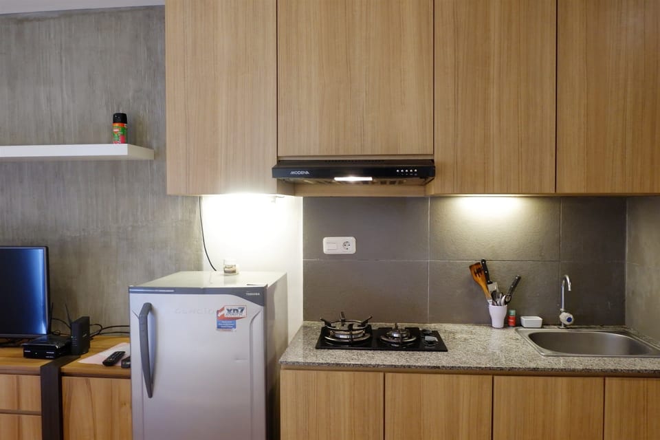 Room | Private kitchenette | Fridge, stovetop, rice cooker, cookware/dishes/utensils