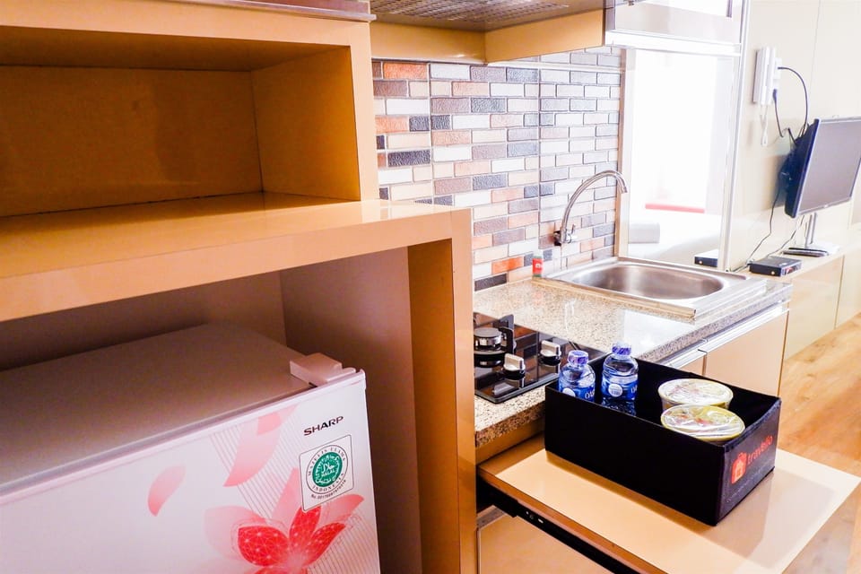 Room | Private kitchenette | Fridge, stovetop, rice cooker, cookware/dishes/utensils