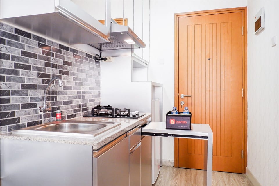 Room | Private kitchen | Fridge, stovetop, electric kettle, rice cooker