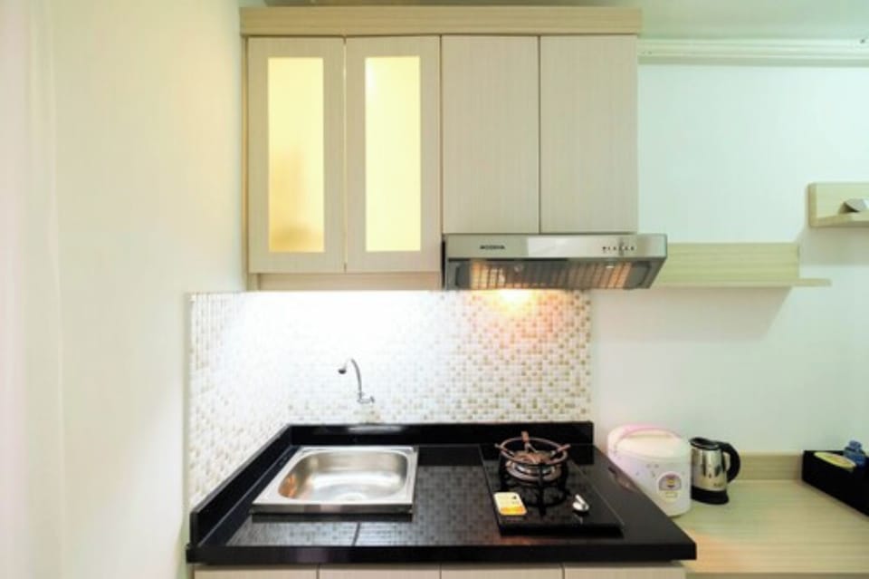 Room | Private kitchen | Fridge, stovetop, electric kettle, rice cooker