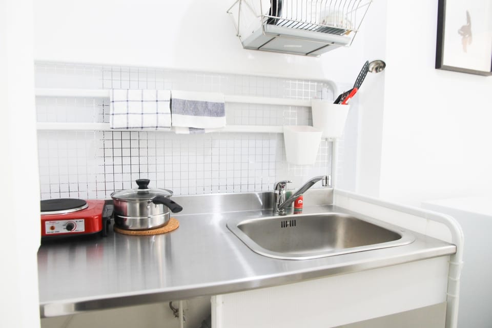 Room | Private kitchenette | Fridge, stovetop, electric kettle, rice cooker