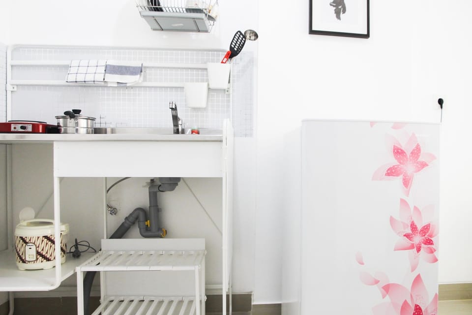 Room | Private kitchenette | Fridge, stovetop, electric kettle, rice cooker