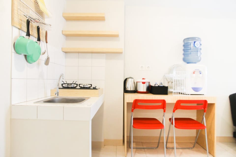 Room | Private kitchenette | Fridge, stovetop, electric kettle, rice cooker