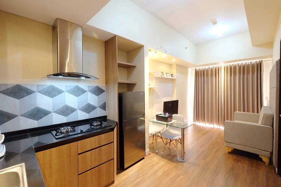 Room | Private kitchen | Fridge, stovetop, rice cooker, cookware/dishes/utensils