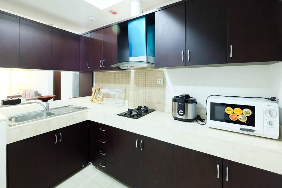 Room | Private kitchenette | Fridge, stovetop, rice cooker, cookware/dishes/utensils