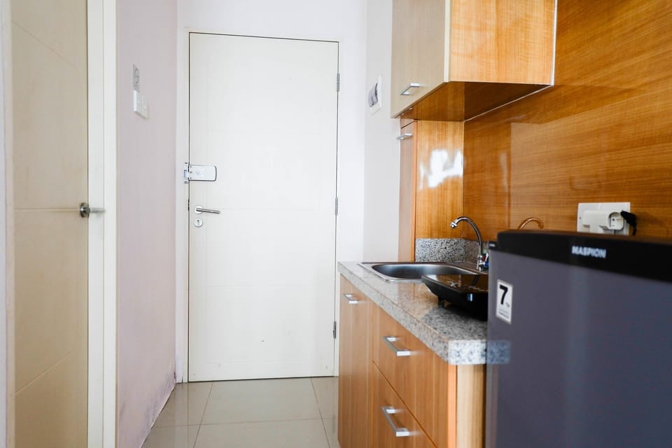 Room | Private kitchenette | Fridge, stovetop, electric kettle, rice cooker