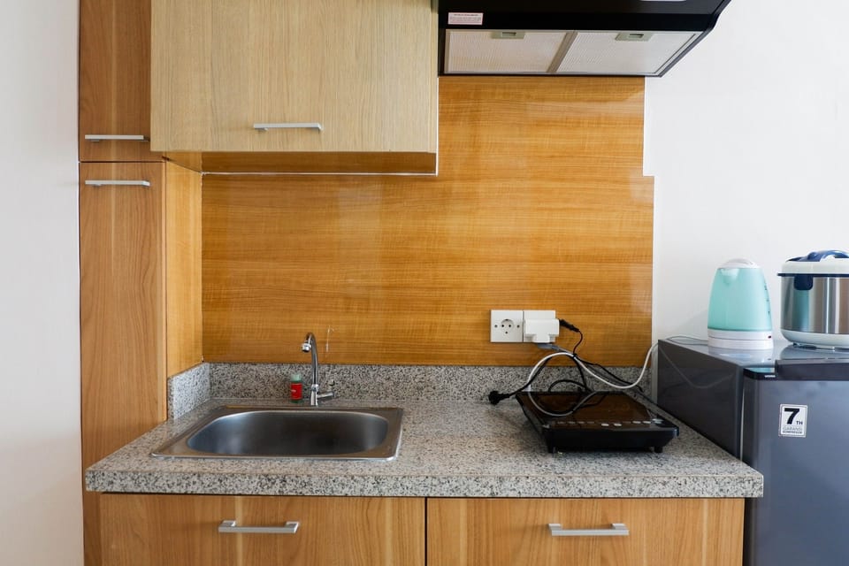 Room | Private kitchenette | Fridge, stovetop, electric kettle, rice cooker