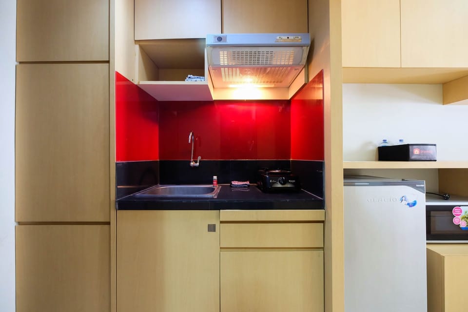 Room | Private kitchenette | Fridge, microwave, stovetop, electric kettle