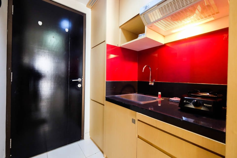 Room | Private kitchenette | Fridge, microwave, stovetop, electric kettle