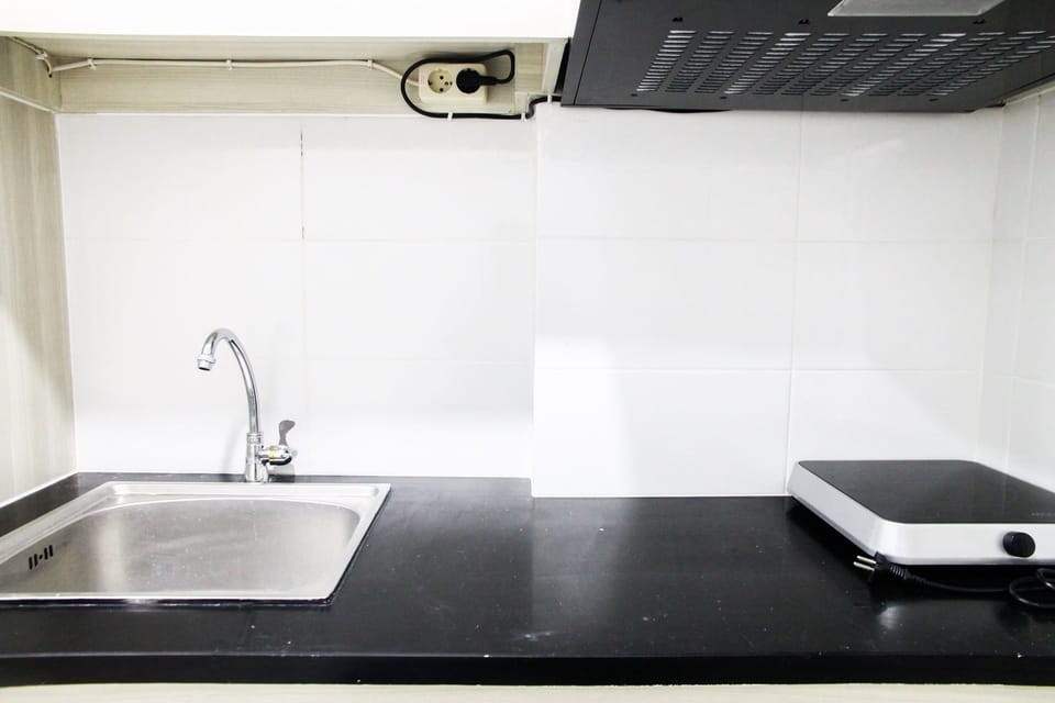 Room | Private kitchenette | Fridge, stovetop, rice cooker, cookware/dishes/utensils
