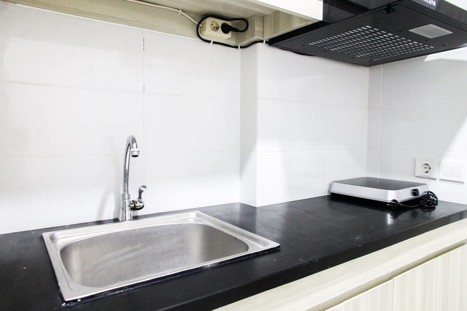 Room | Private kitchenette | Fridge, stovetop, rice cooker, cookware/dishes/utensils