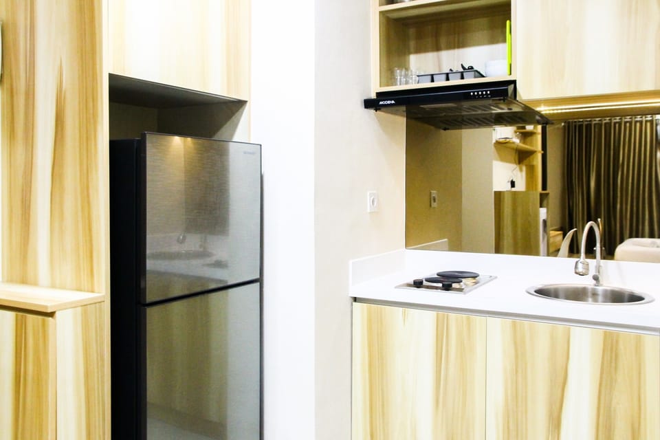 Room | Private kitchenette | Fridge, stovetop, cookware/dishes/utensils