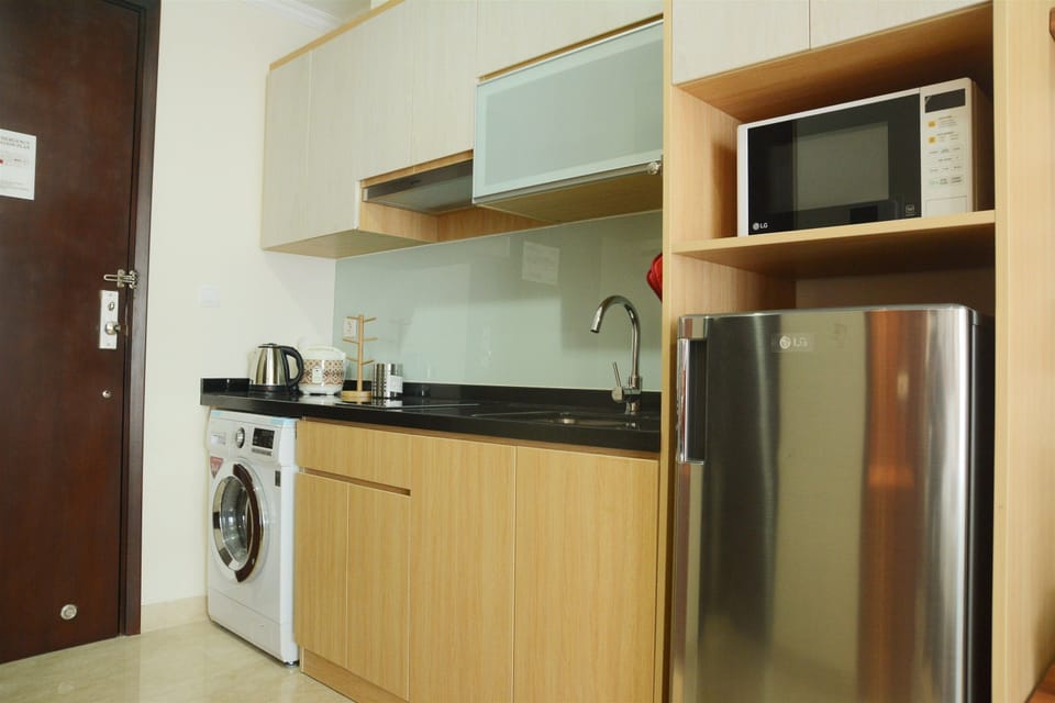 Room | Private kitchenette | Fridge, microwave, stovetop, electric kettle