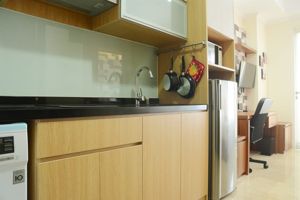 Room | Private kitchenette | Fridge, microwave, stovetop, electric kettle