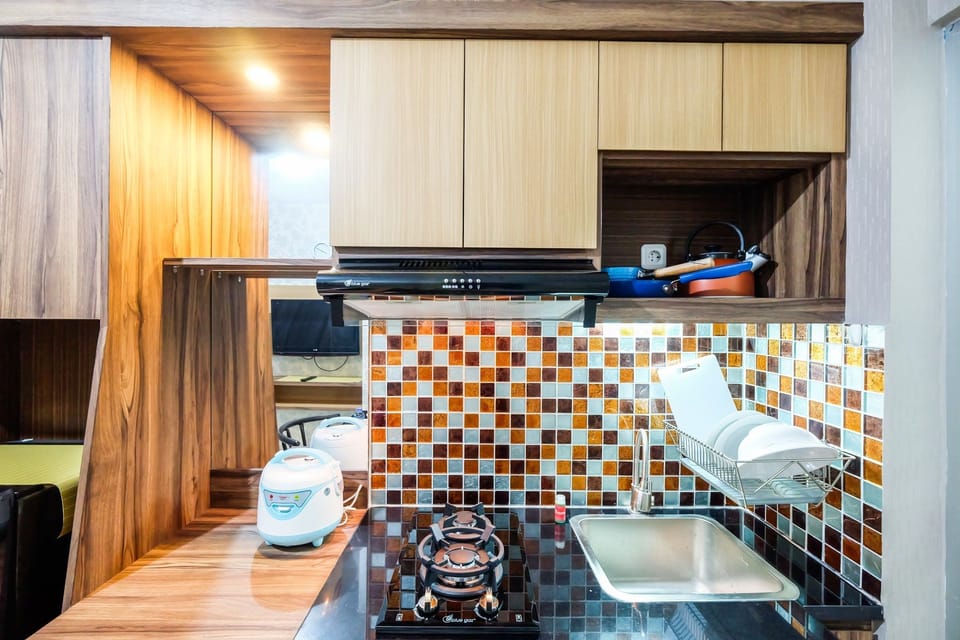 Room | Private kitchenette | Fridge, stovetop, electric kettle, rice cooker